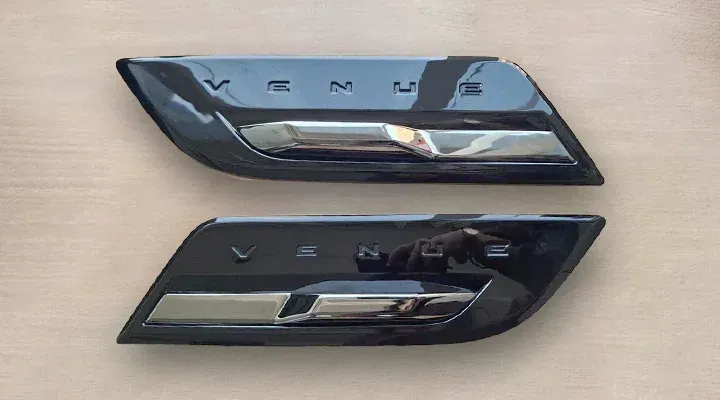 TWIN HOOD SCOOP - New Hyundai Venue 2025